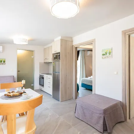Aparthotel Akrogiali 